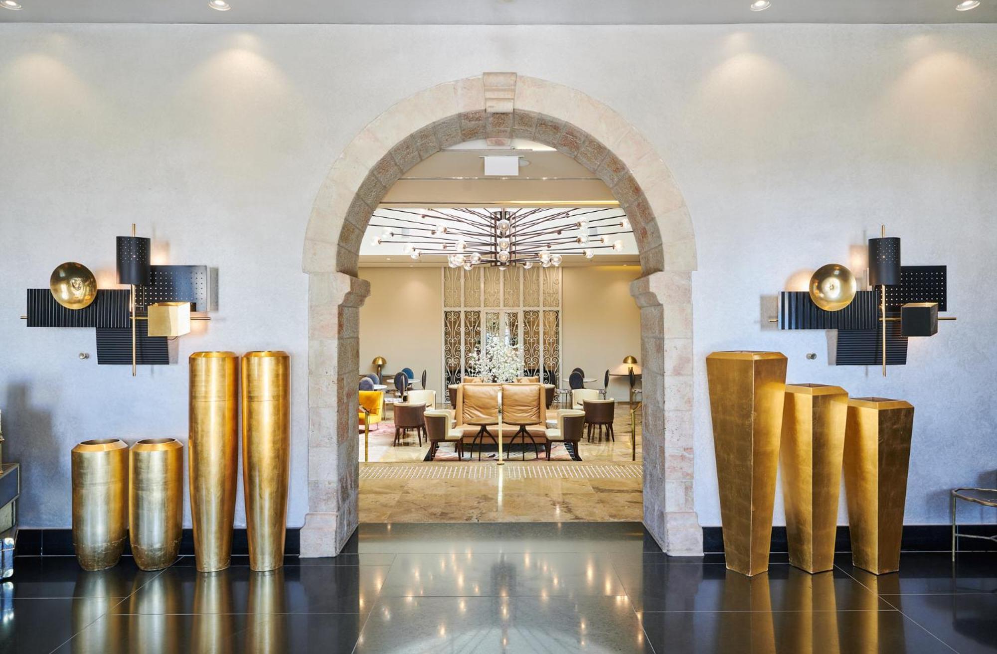 Lady Stern Hotel